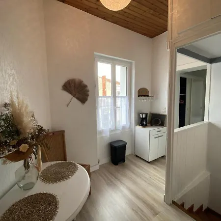 Cosy A Fouras: 1 Chambre, Proche Commerces Et Plages, Wifi, Tv, Cuisine Equipee - Fr-1-709-70 Apartment