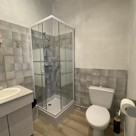 Cosy A Fouras: 1 Chambre, Proche Commerces Et Plages, Wifi, Tv, Cuisine Equipee - Fr-1-709-70 Apartment Fouras