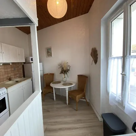 Cosy A Fouras: 1 Chambre, Proche Commerces Et Plages, Wifi, Tv, Cuisine Equipee - Fr-1-709-70 شقة *