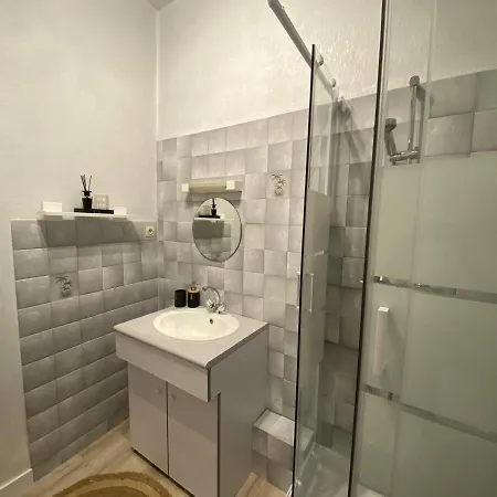 Cosy A Fouras: 1 Chambre, Proche Commerces Et Plages, Wifi, Tv, Cuisine Equipee - Fr-1-709-70 Fouras