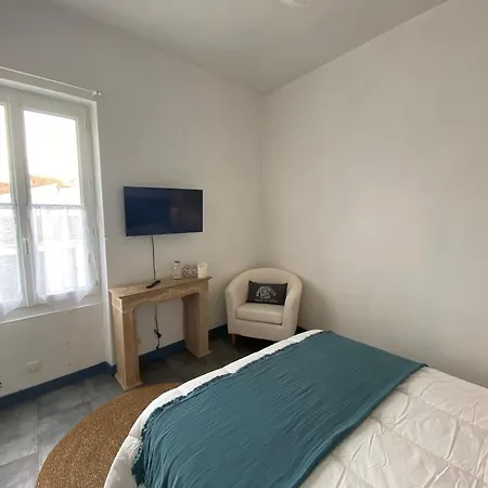 Cosy A Fouras: 1 Chambre, Proche Commerces Et Plages, Wifi, Tv, Cuisine Equipee - Fr-1-709-70 فورا